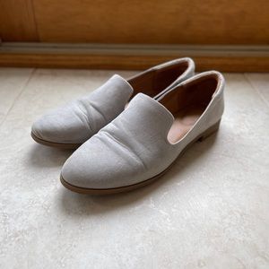 Universal Thread grey flats